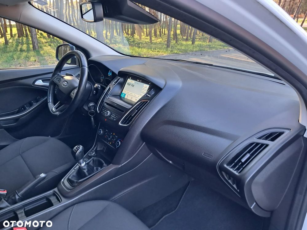 Ford Focus ver-1-5-ecoboost-start--stopp--system-business-edition - 14