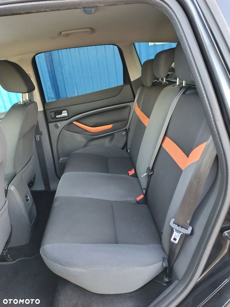 Ford Kuga 2.0 TDCi 2x4 Titanium - 22