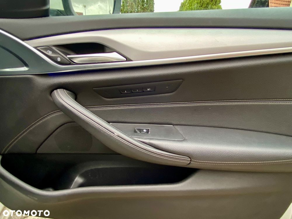 BMW Seria 5 520d - 25