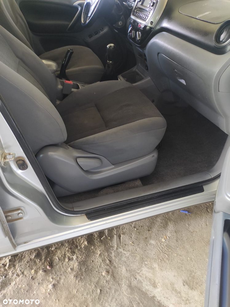 Toyota RAV4 2.0 VVT-i 4x4 - 16