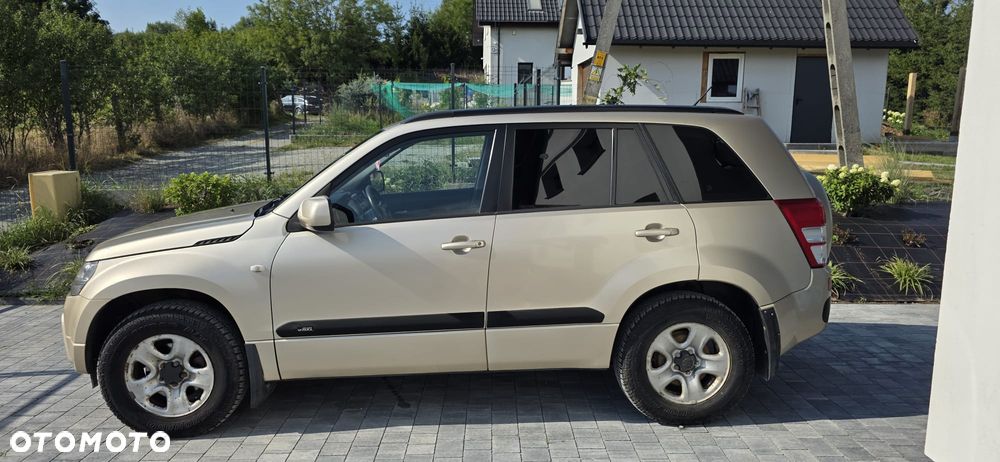 Suzuki Grand Vitara 2.0 - 12