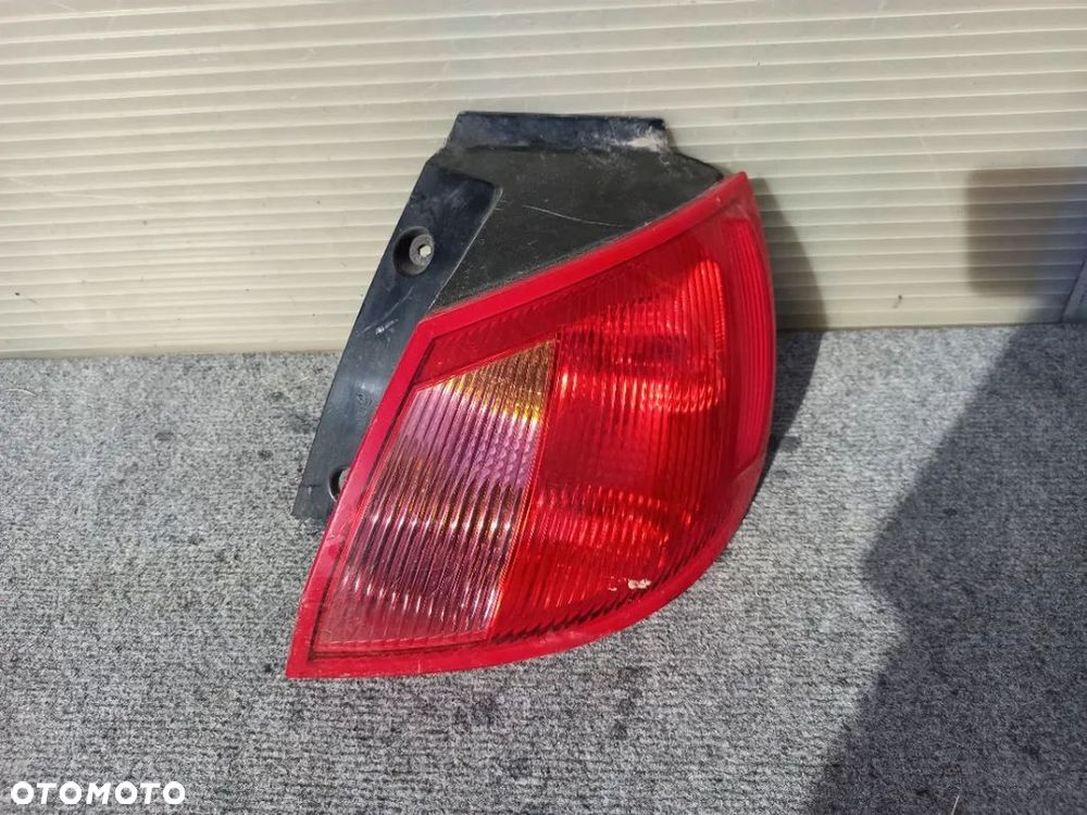 LAMPA TYŁ TYLNA PRAWA MITSUBISHI COLT CZ VI ORYGINAŁ - 1