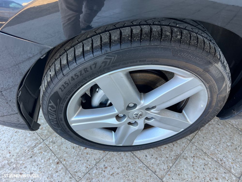 Toyota Auris 1.4 D-4D Exclusive+P.Sport - 6