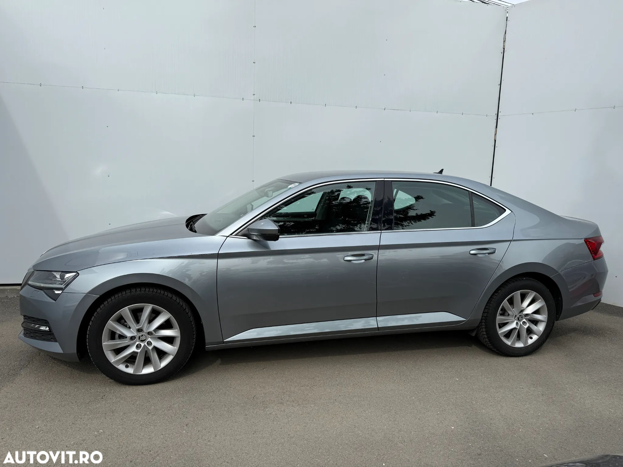 Skoda Superb 2.0 TDI DSG Ambition - 2