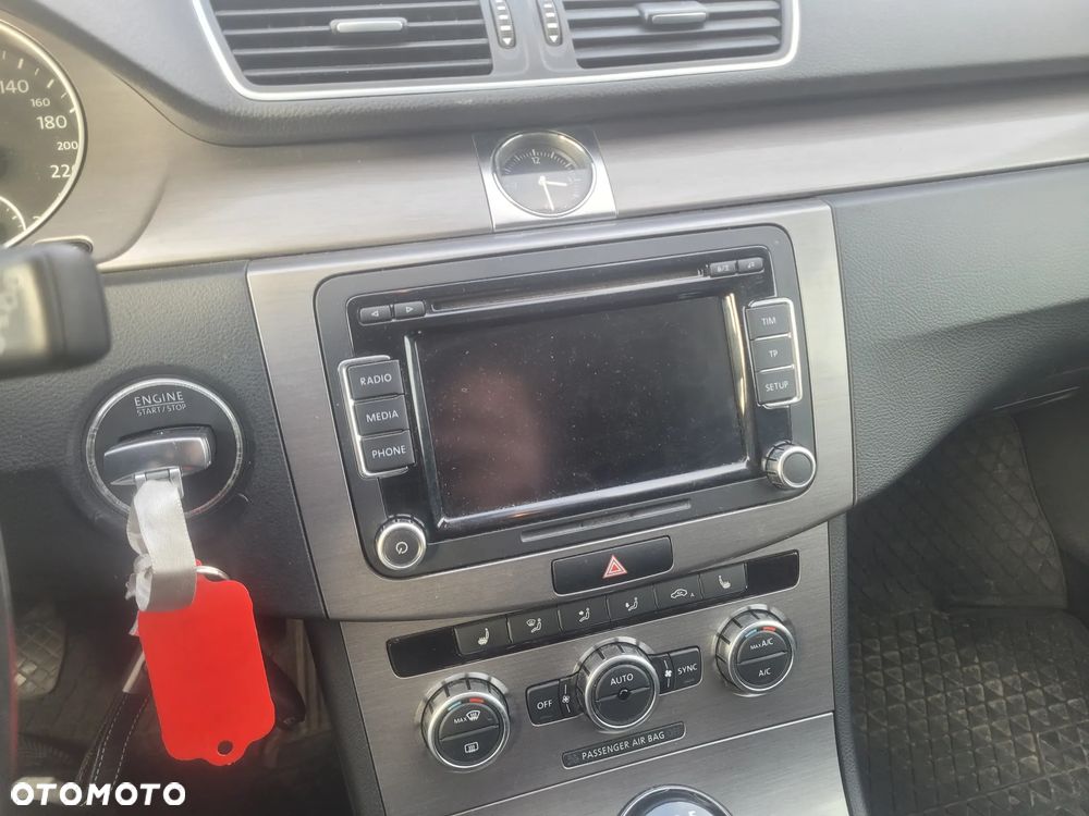 Volkswagen Passat - 13