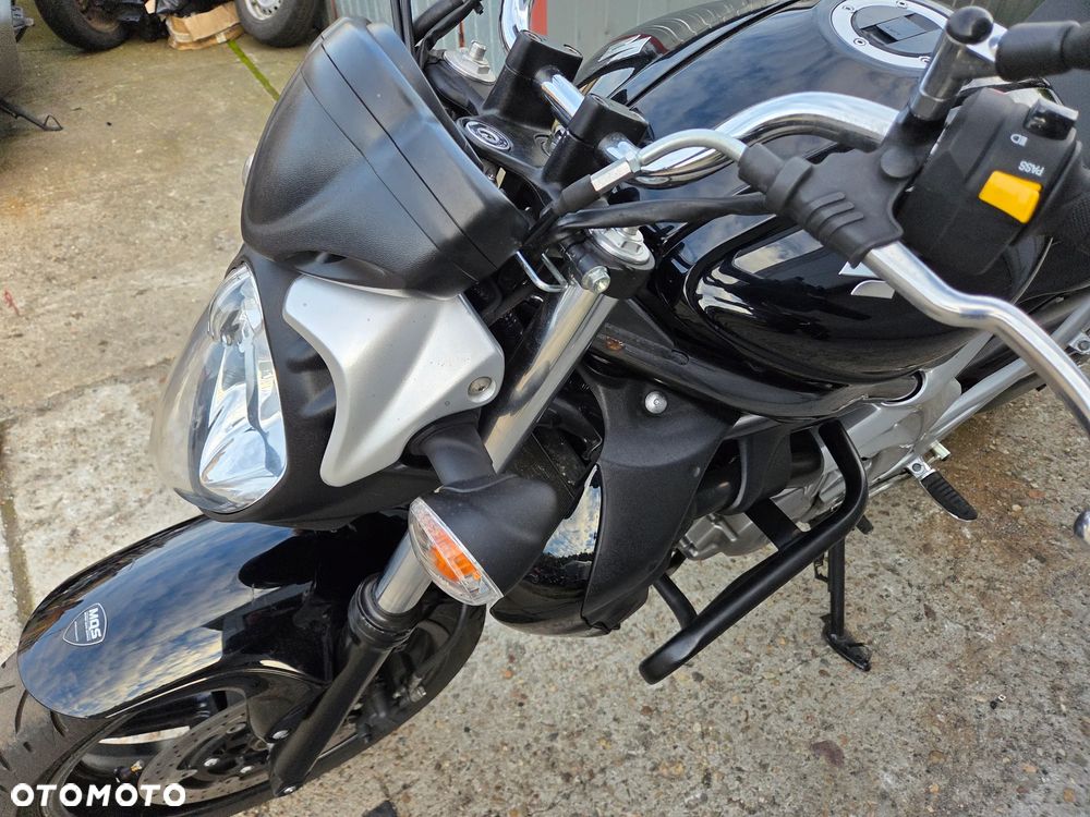 Suzuki Gladius - 27