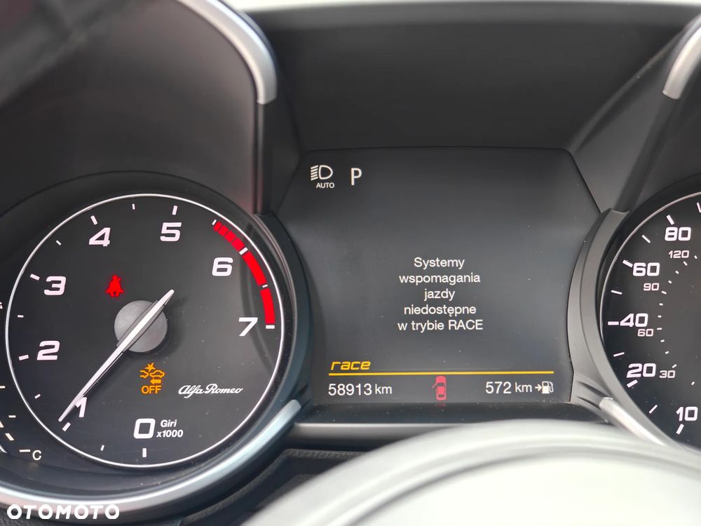 Alfa Romeo Giulia 2.0 Turbo 16V AT8 Veloce Ti - 31