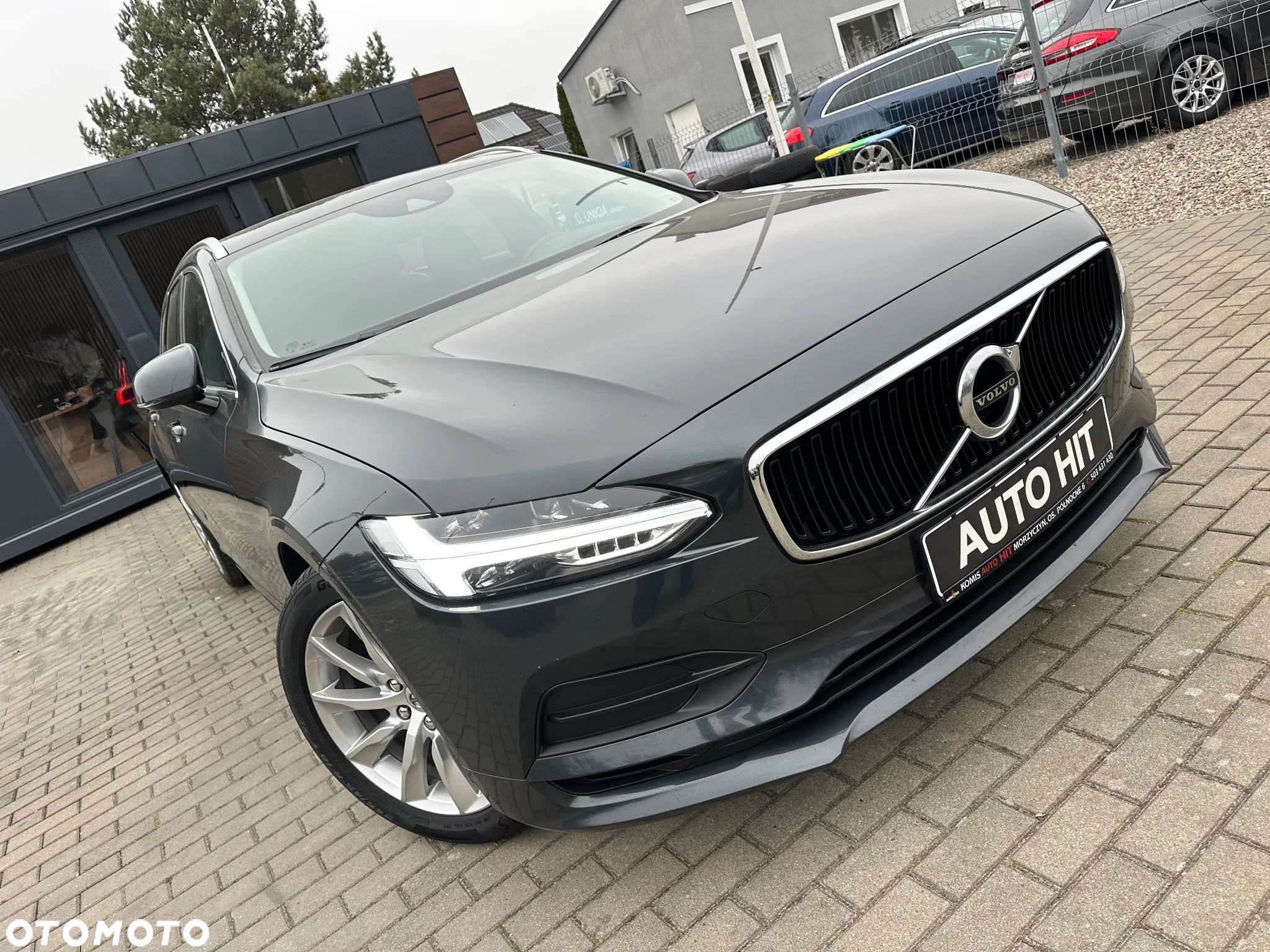 Volvo V90 D3 Momentum Pro - 1