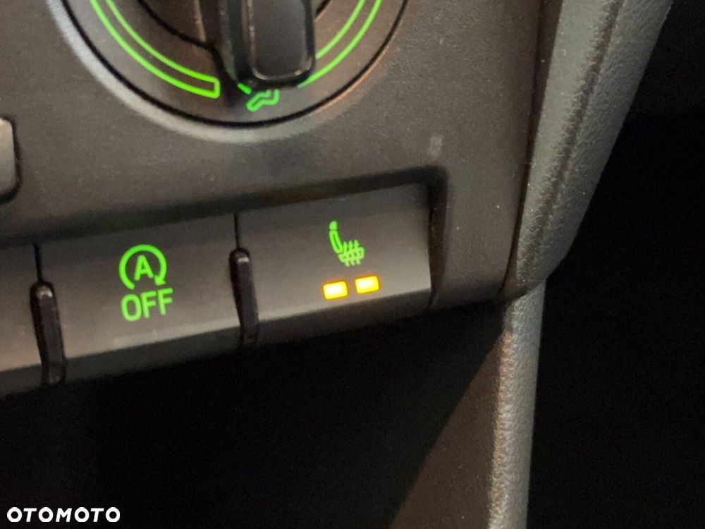 Skoda RAPID 1.0 TSI Ambition - 37