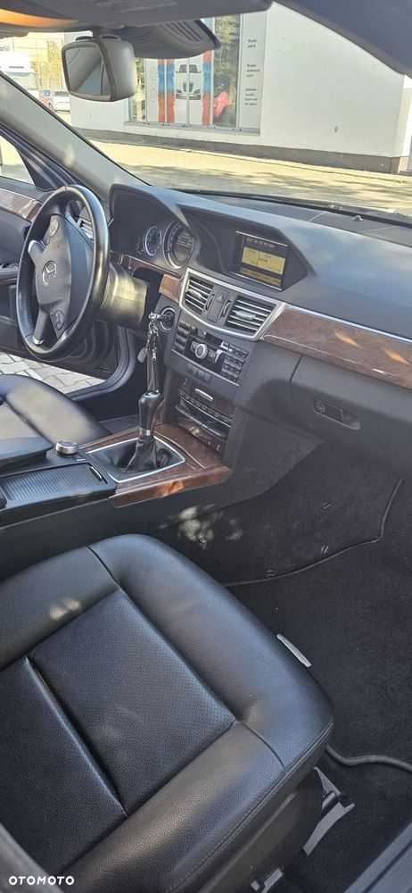 Mercedes-Benz Klasa E 200 CGI BlueEffICIENCY Elegance - 10
