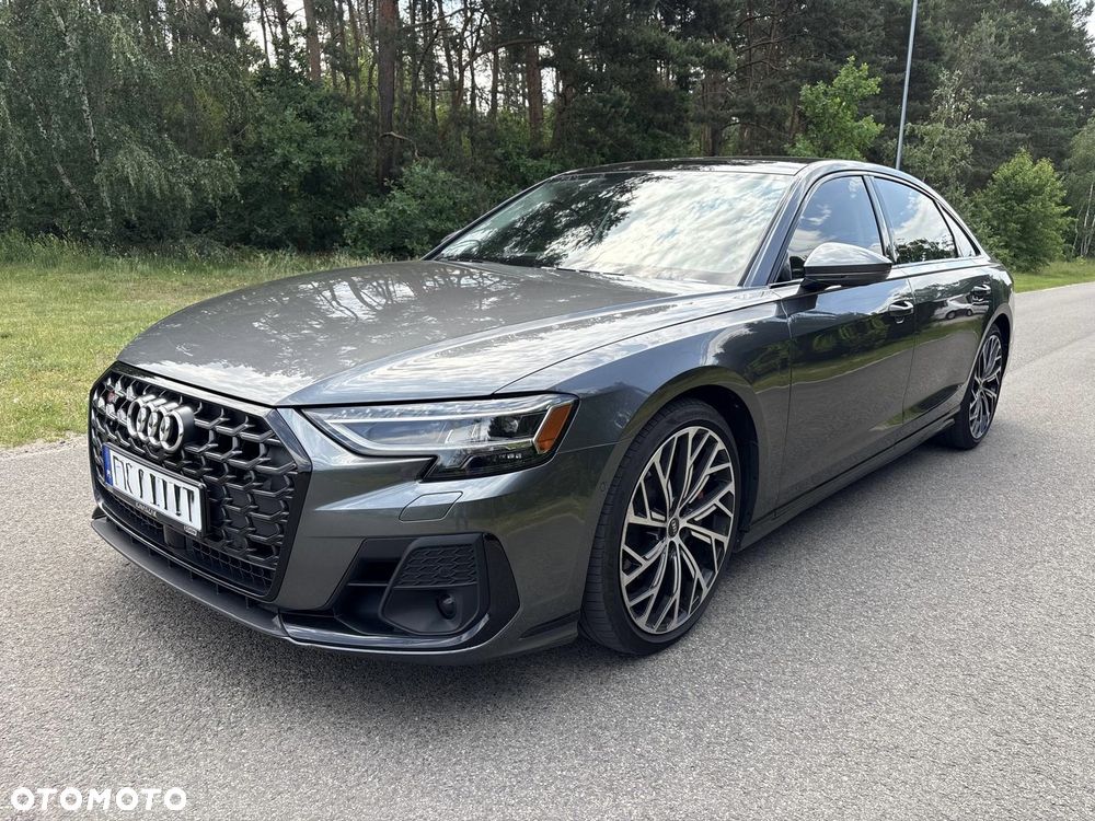 Audi S8 - 2