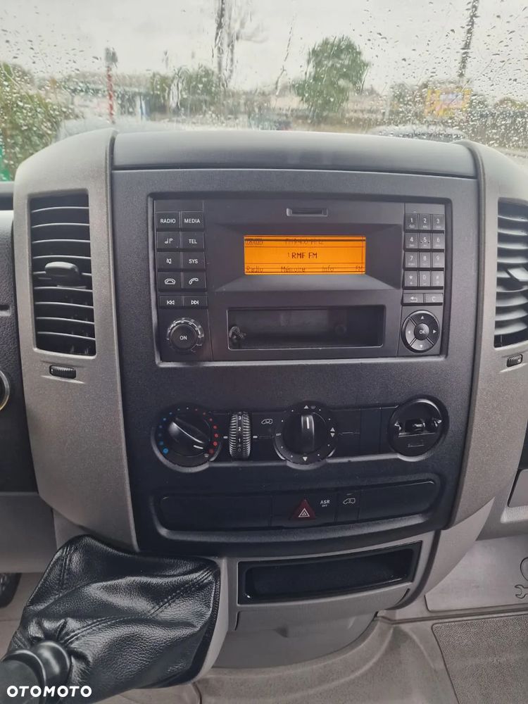 Mercedes-Benz Sprinter - 12