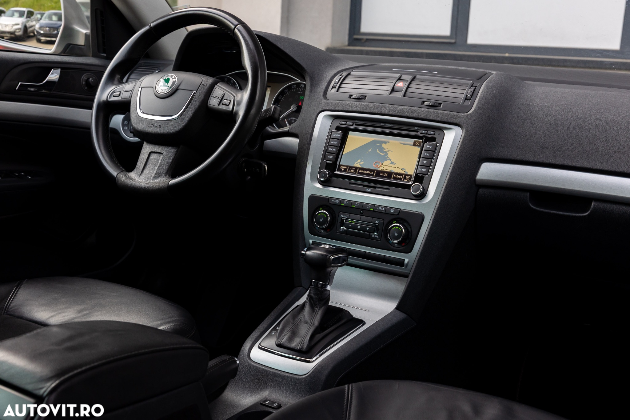 Skoda Octavia Combi 2.0 TDI DPF 4x4 DSG Scout - 23