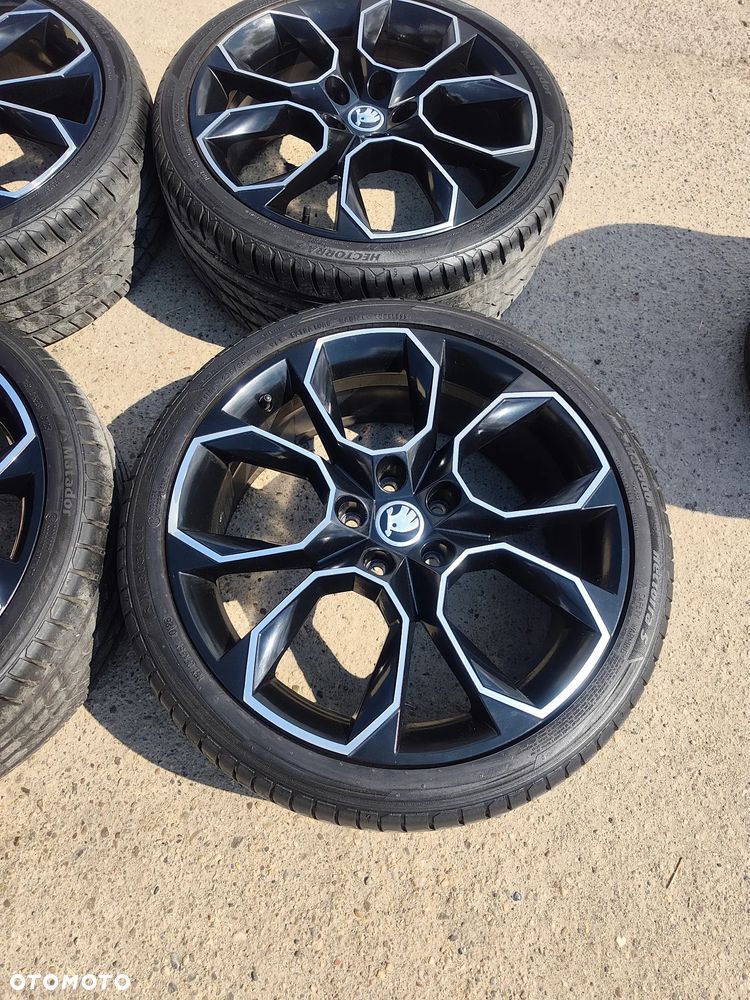 5x112 Felgi Aluminiowe Alufelgi Oryginalne 19 Koła Letnie Lato Skoda Octavia 5E 5E0 RS VRS 3 III 4 IV 2 II SUPERB SEAT Cupra Leon FR TOLEDO ALTEA EXEO AUDI A3 8V 8P A4 B5 B6 B7 A6 C5 A4 VW Passat Golf 6 7 GTI GTD Touran CADDY JETTA Legnica ALU-RAD 235/35 25r. 6,5mm - 30