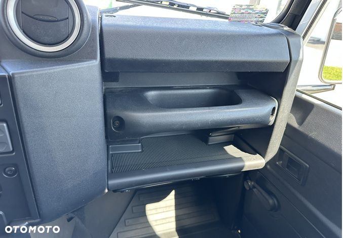Land Rover Defender 2.2 TD4 E - 32