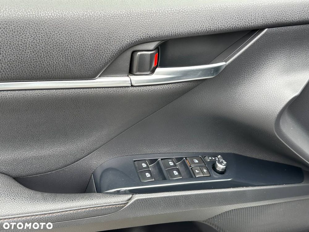 Toyota Camry 2.5 Hybrid Executive CVT - 2
