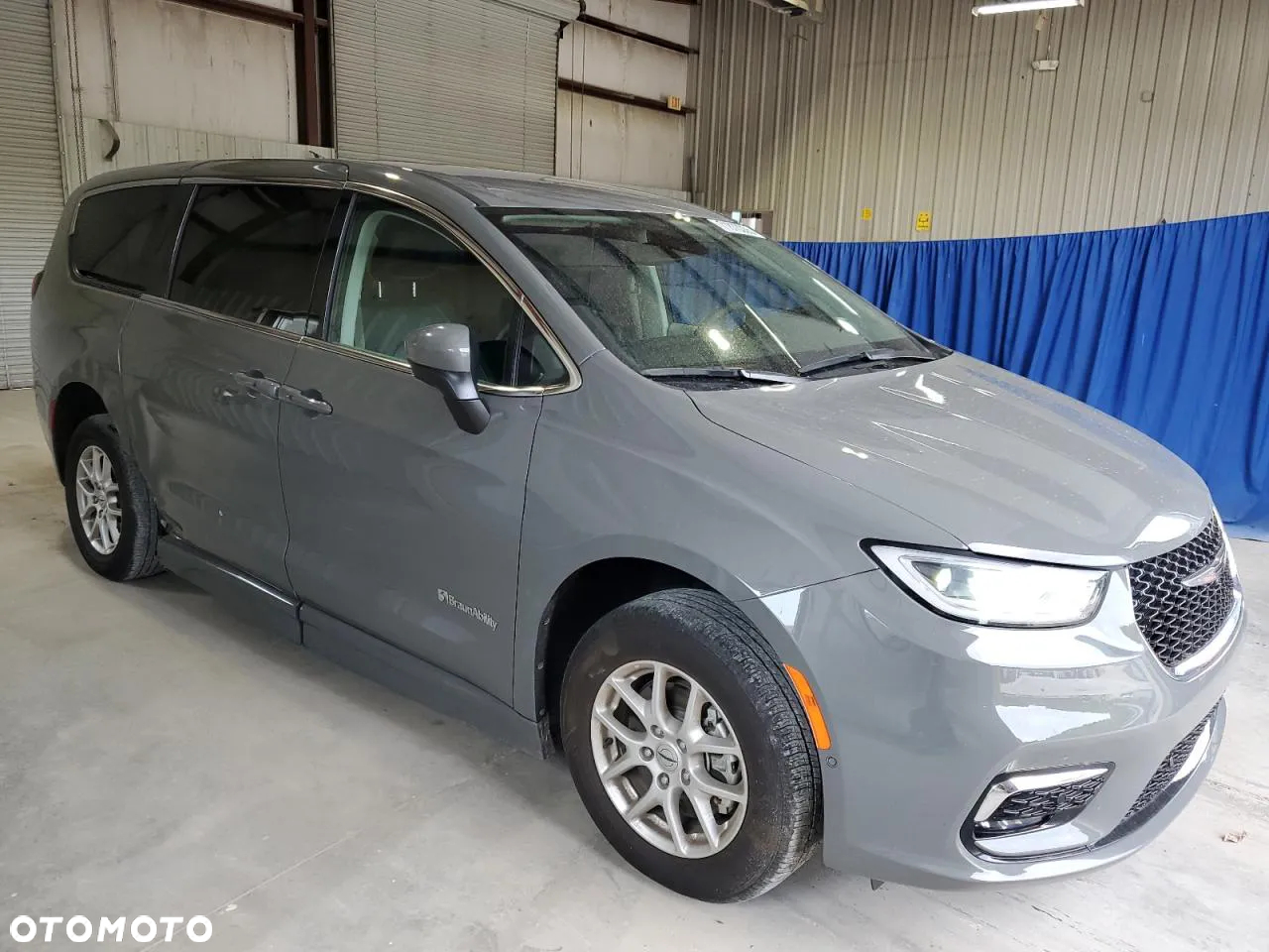 Chrysler Pacifica - 4