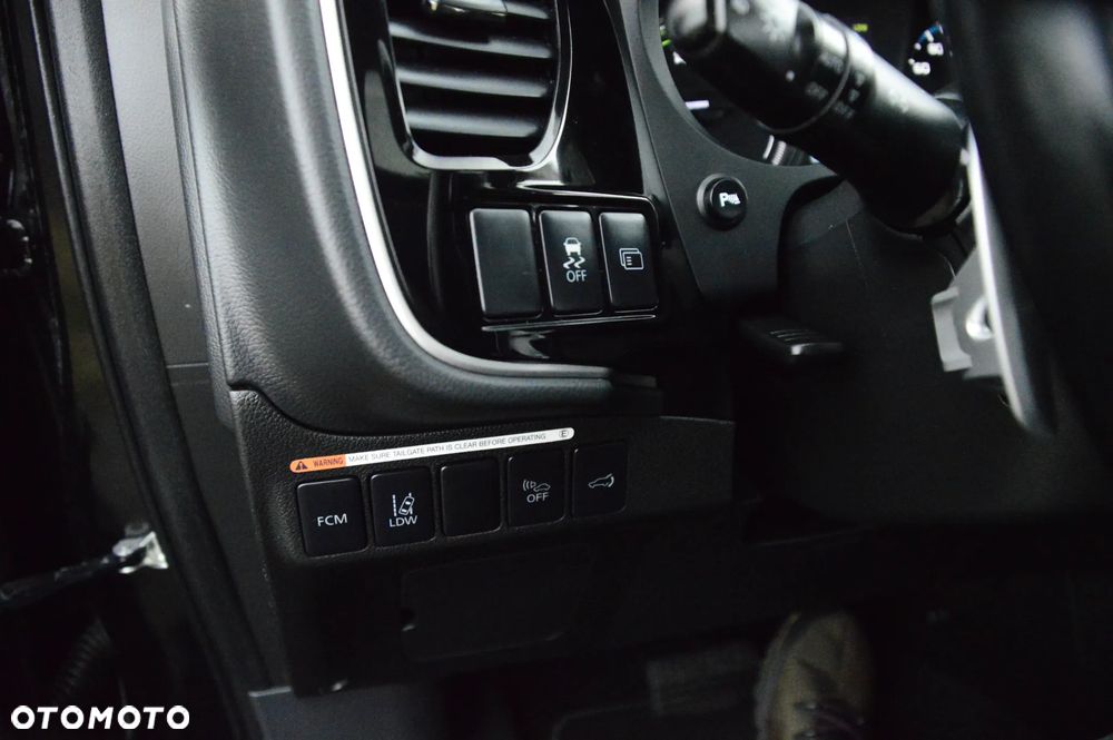 Mitsubishi Outlander - 24