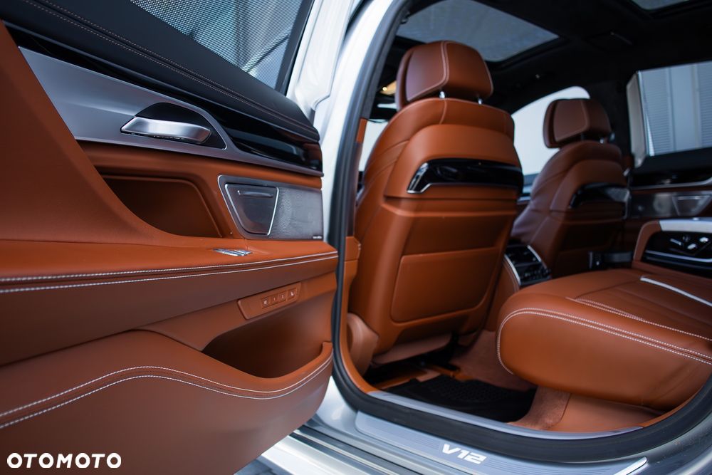 BMW Seria 7 M760Li xDrive - 34
