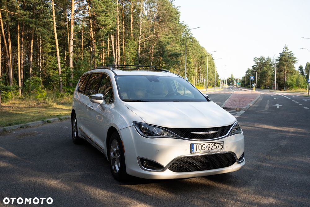 Chrysler Pacifica - 3