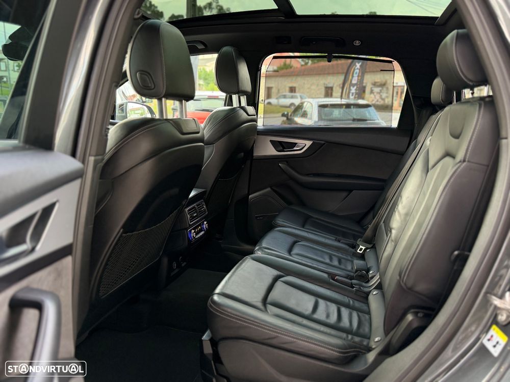 Audi Q7 3.0 TDI quattro tiptronic 7L - 27