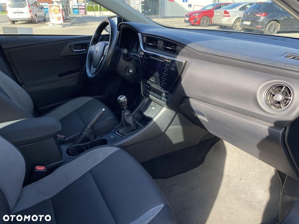 Toyota Auris - 13