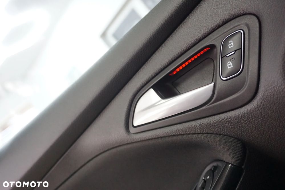 Ford Focus 1.6 FF Ambiente - 30