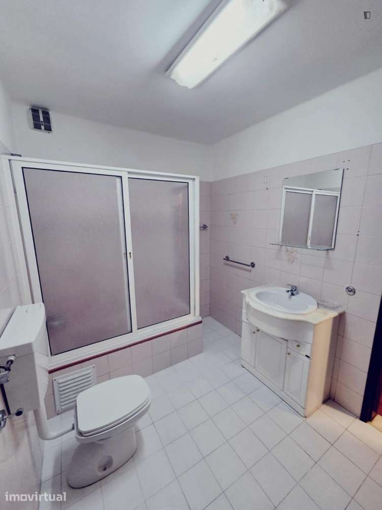 Quarto - localizado em Arroios Lisbon - Grande imagem: 3/5