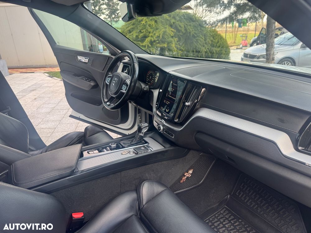 Volvo XC 60 D5 AWD Geartronic RDesign - 26