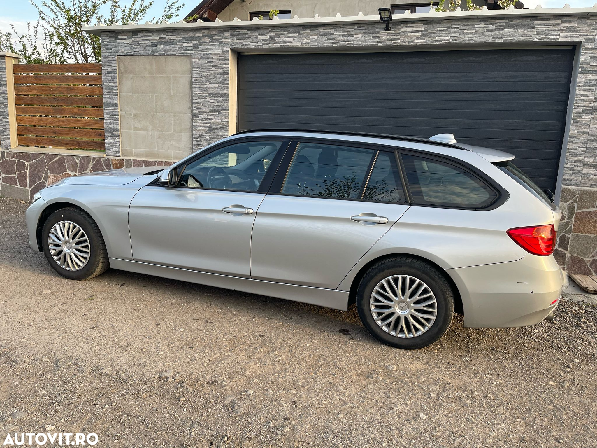BMW Seria 3 318d Touring Aut. - 2