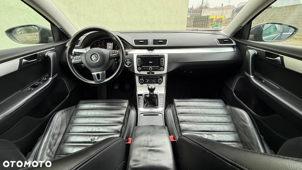 Volkswagen Passat 2.0 TDI BlueMotion Technology Exclusive - 34