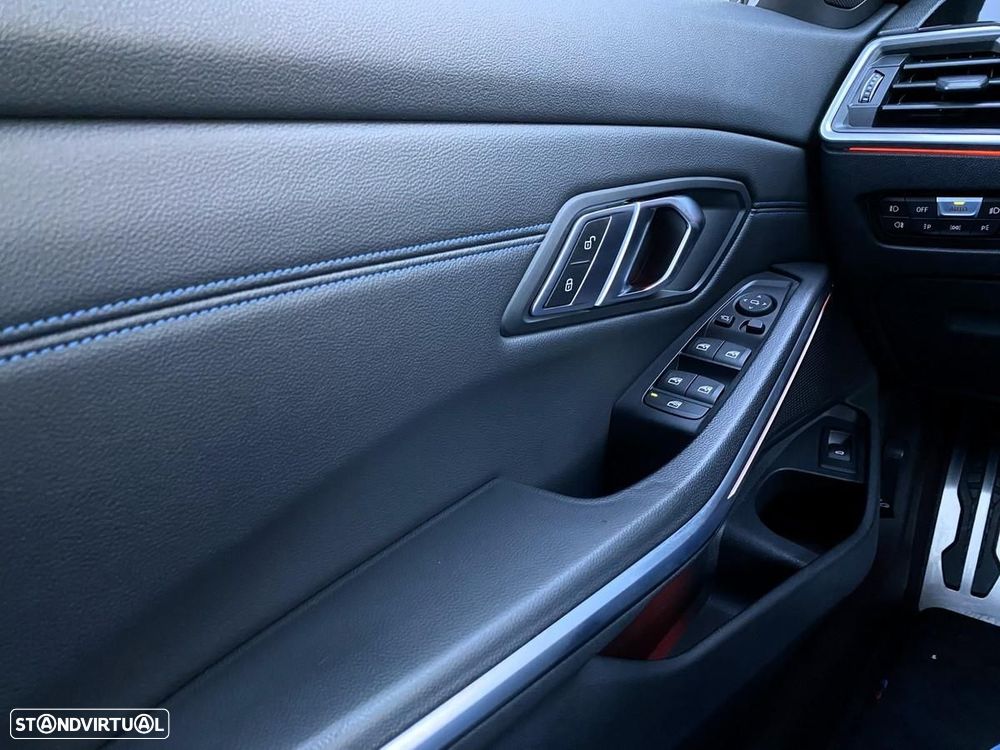 BMW 320 d Pack Desportivo M Auto - 33