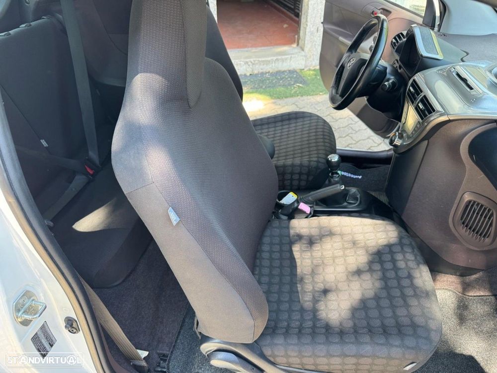 Toyota iQ 1.0 VVT-i - 10