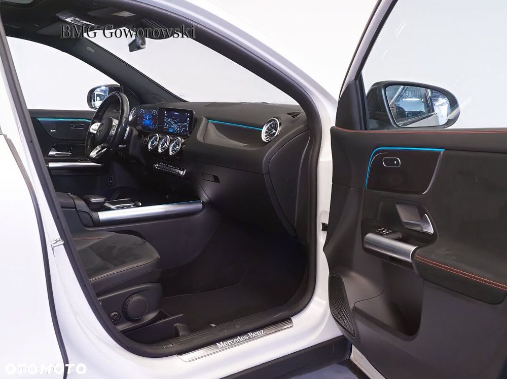 Mercedes-Benz GLA - 8