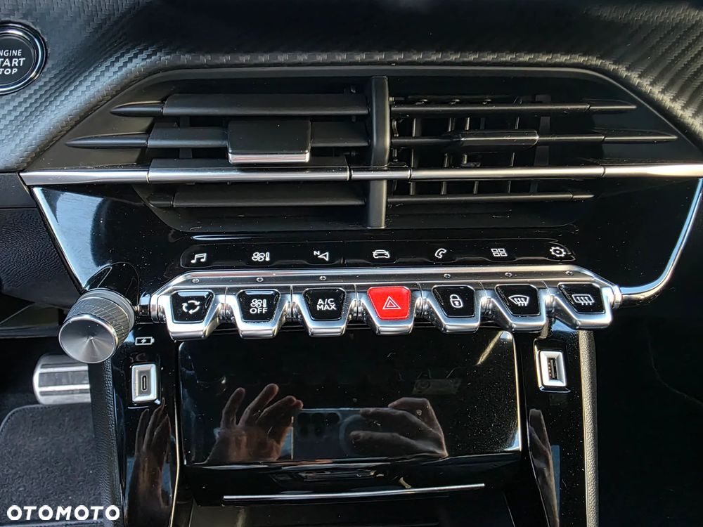 Peugeot 2008 PureTech 130 EAT8 GT - 29