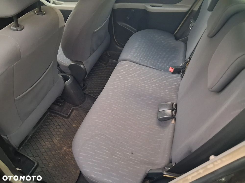 Toyota Yaris 1.33 Luna - 17