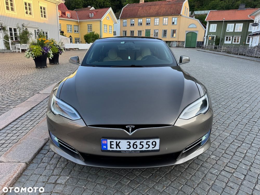 Tesla Model S - 8