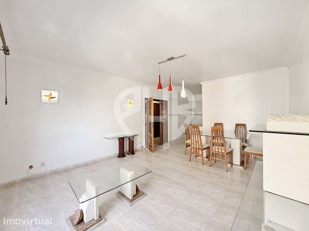 Apartamento T2 // Tapada das Mercês - Grande imagem: 2/21