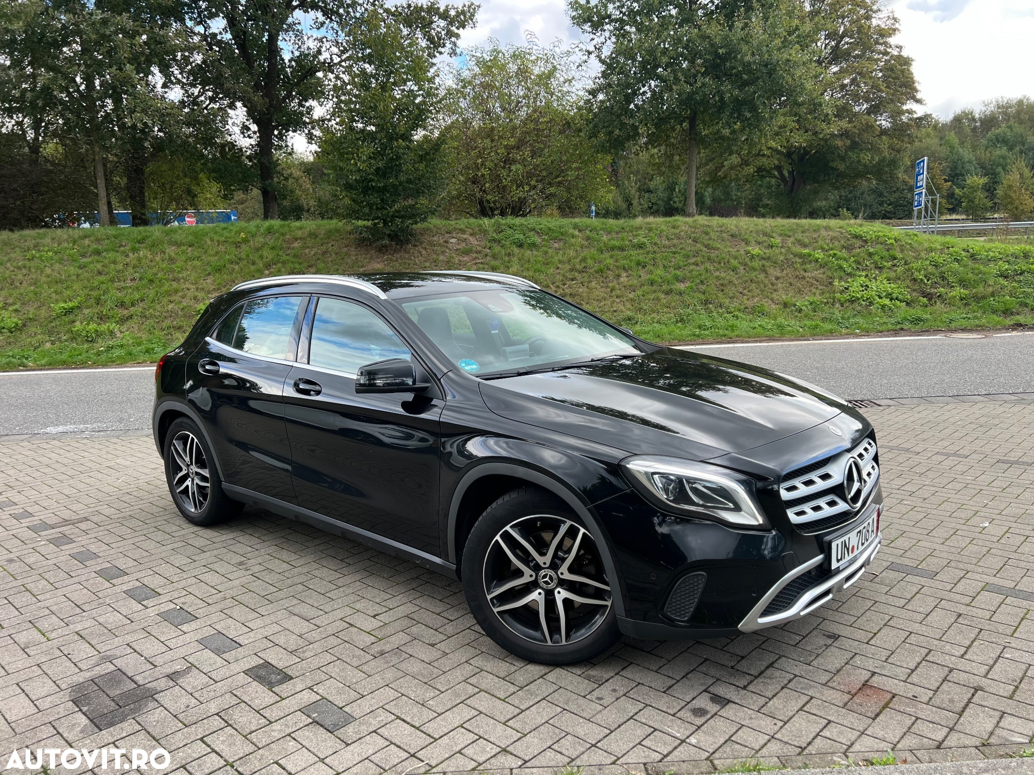 Mercedes-Benz GLA 250 4Matic 7G-DCT - 8
