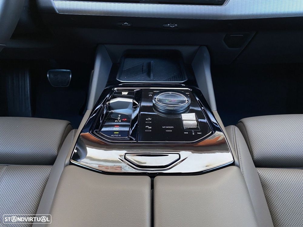 BMW 530 e Pack Desportivo M - 16