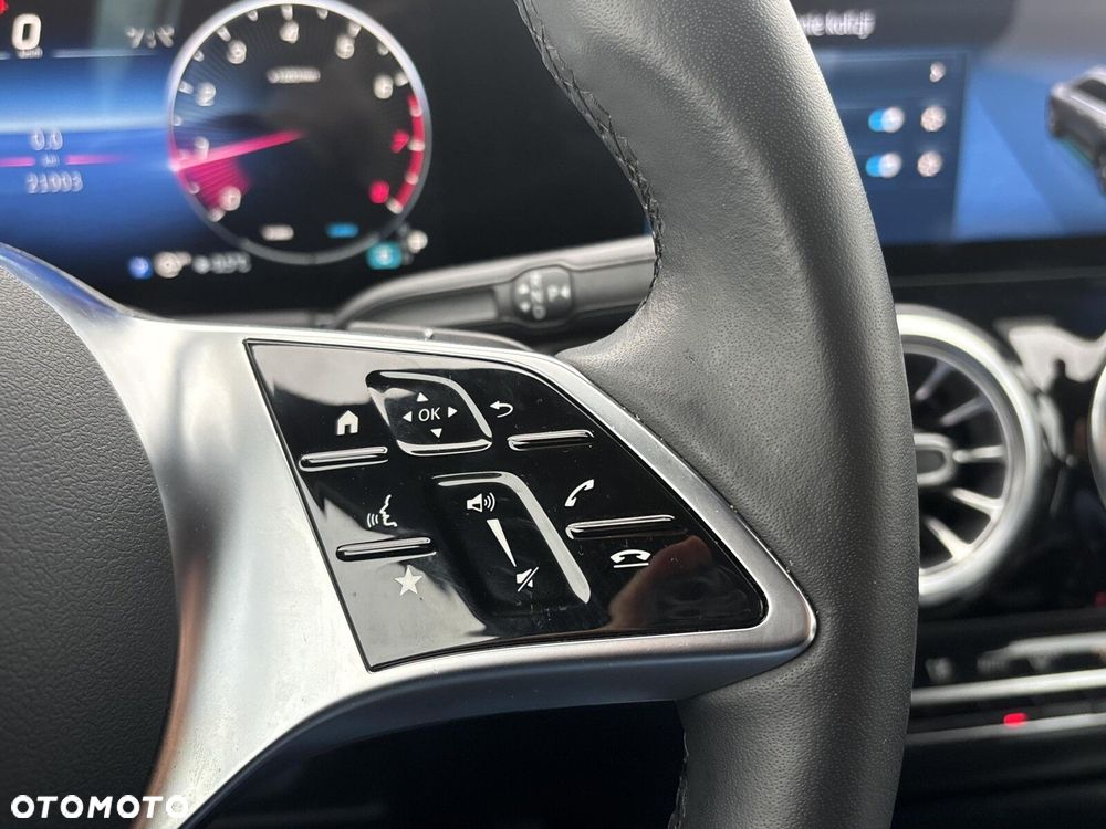 Mercedes-Benz GLA - 27