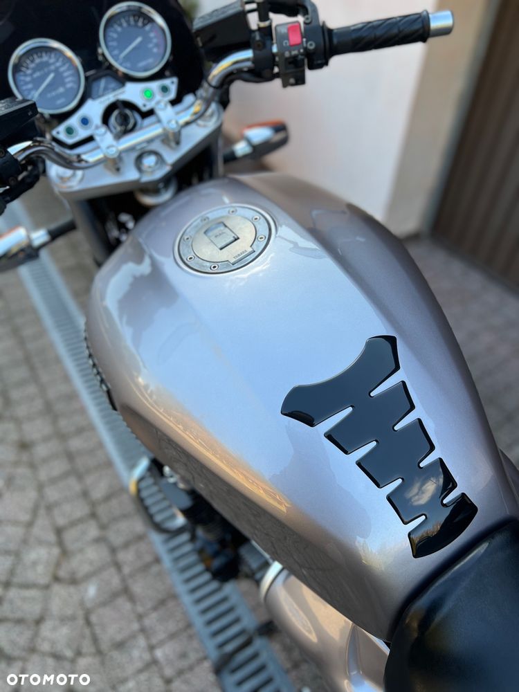 Yamaha XJR - 18