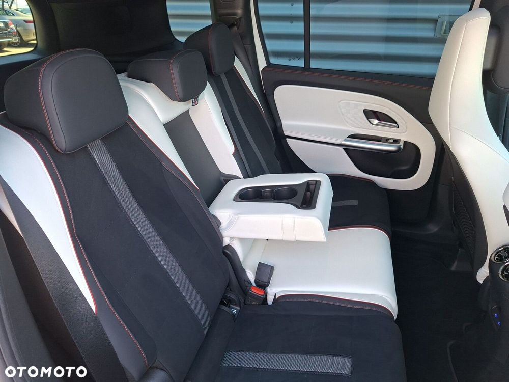 Mercedes-Benz GLB - 32