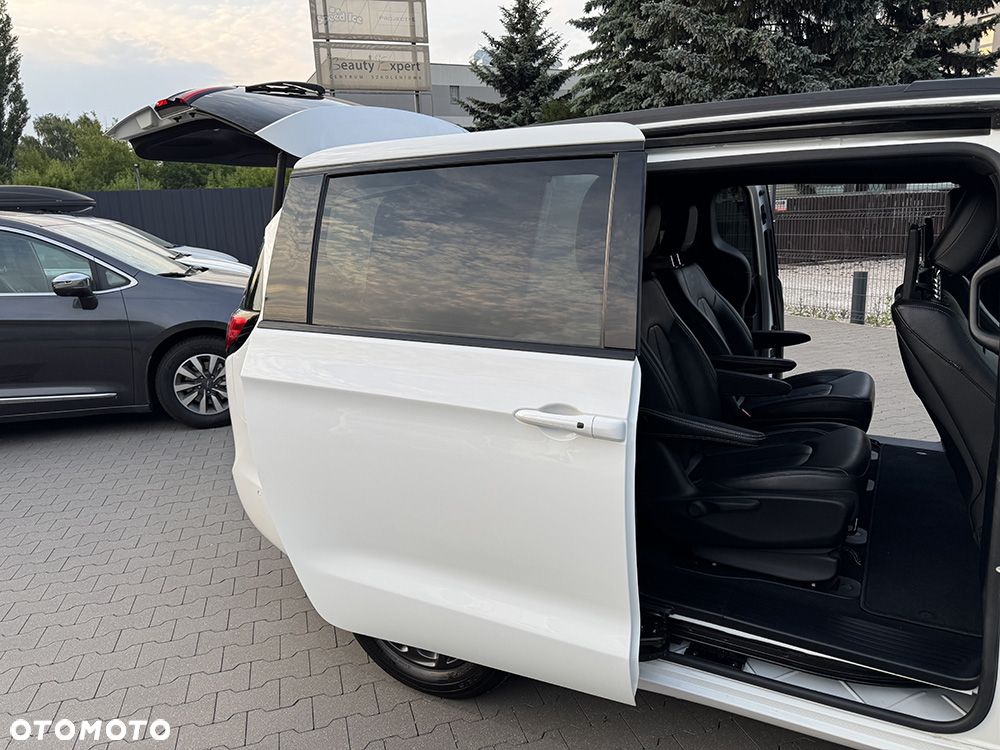 Chrysler Pacifica - 36