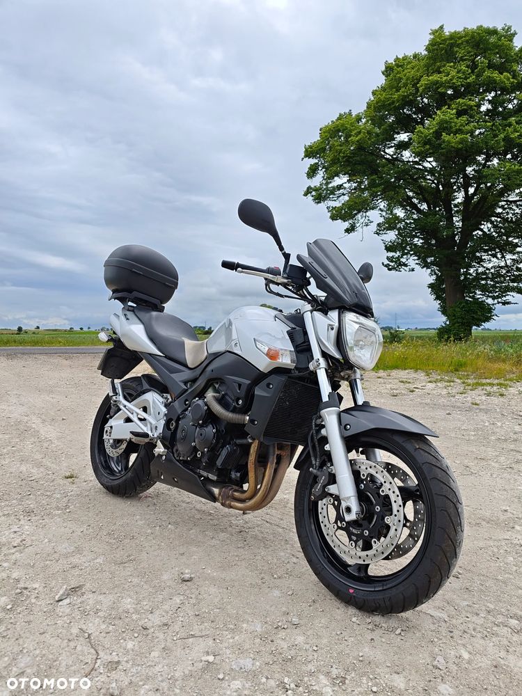 Suzuki GSR - 3