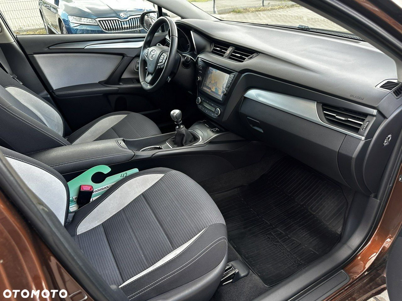 Toyota Avensis 2.0 D-4D Premium - 15