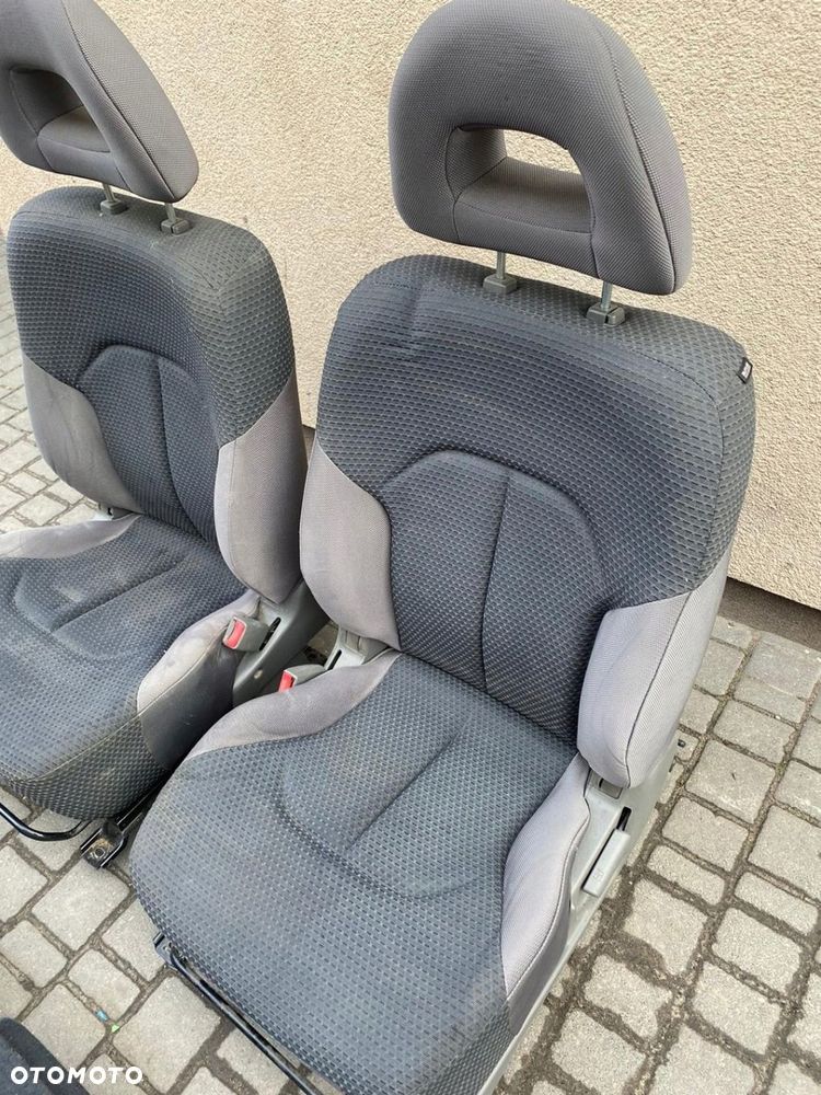 Mitsubishi Pajero 2004 3 drzwi Komplet Foteli - 2