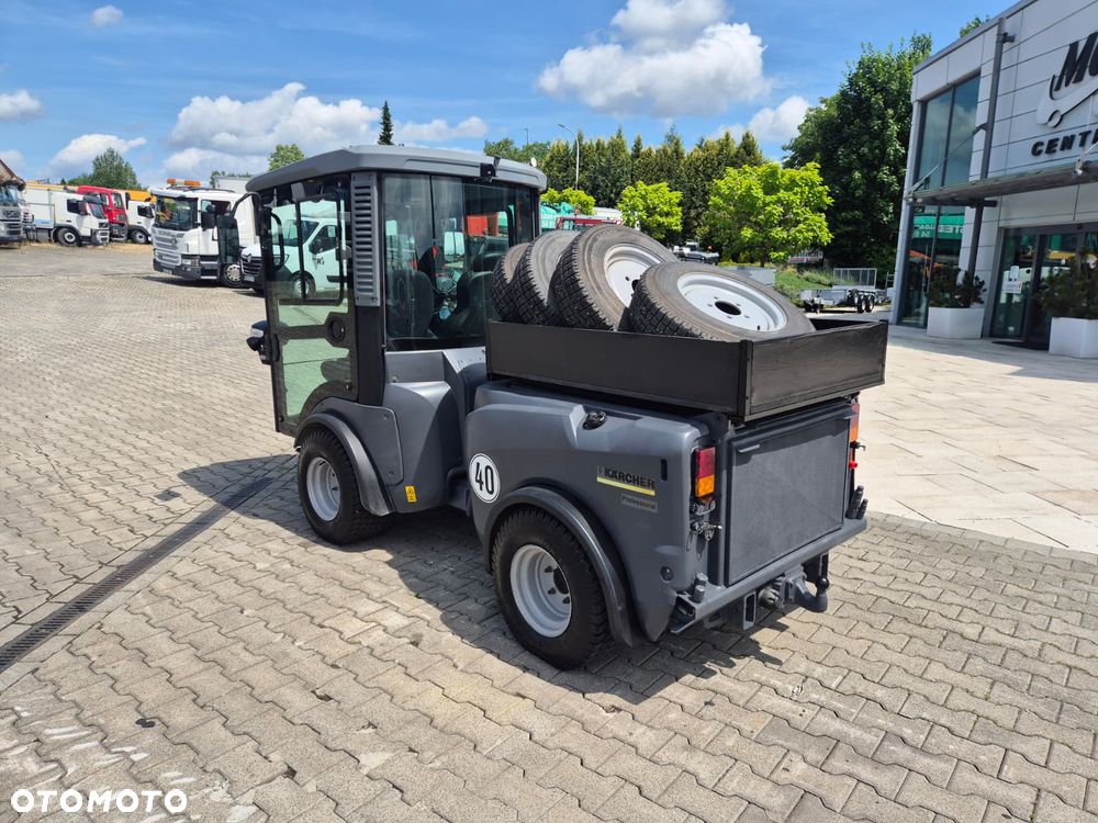 Kaercher MC 130 Adv. / KOMUNALNA MASZYNA DROGOWA / NOŚNIK OSPRZĘTU W KLASIE 3500KG / WYWROTKA / 2 KOMPLETYM KÓŁ / 4X4 / DIESEL KUBOTA 4 CYLINDRY / MOŻLIWY TRANSPORT - 9