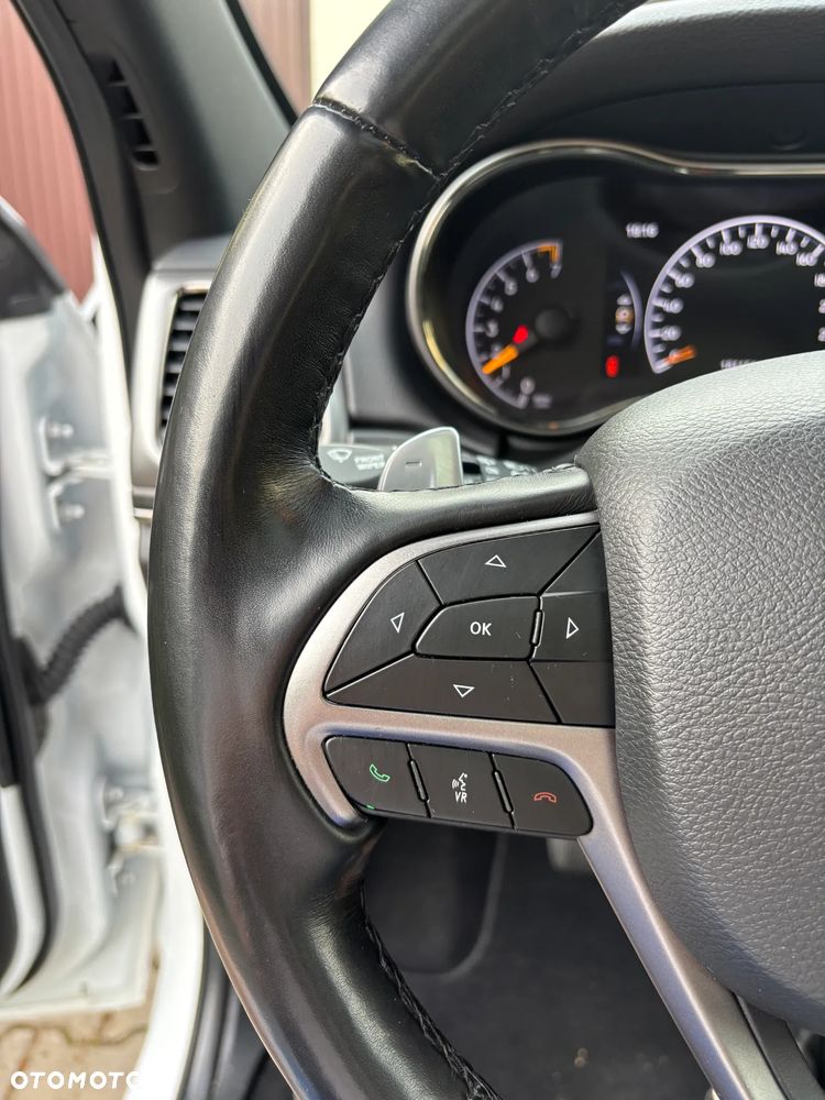 Jeep Grand Cherokee - 23