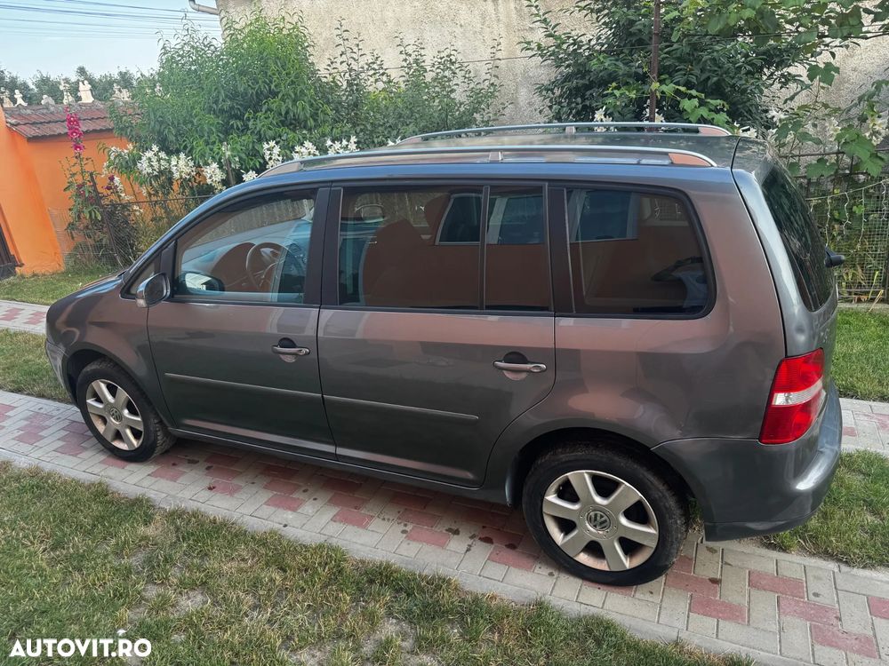 Volkswagen Touran 2.0TDI Highline - 4